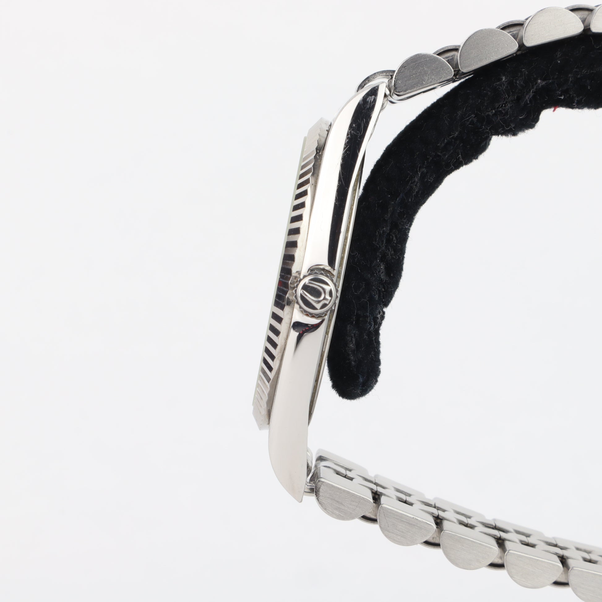 Bulova Super Seville Quartz 8690101    | Box & Papers