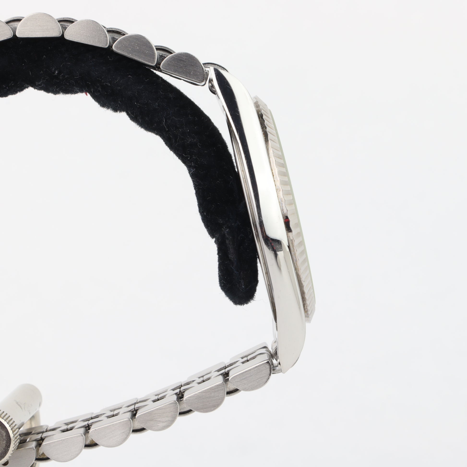 Bulova Super Seville Quartz 8690101    | Box & Papers