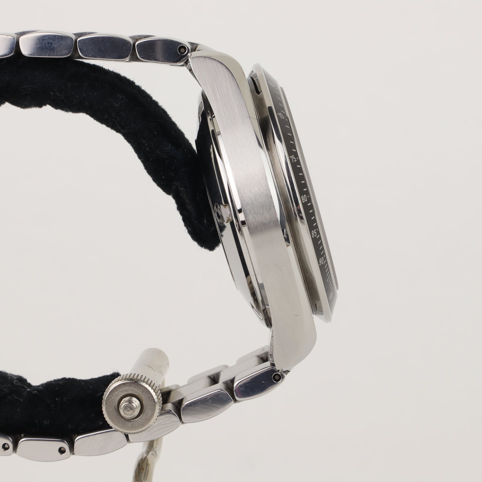 Omega Speedmaster Date 3210.50     | 2008