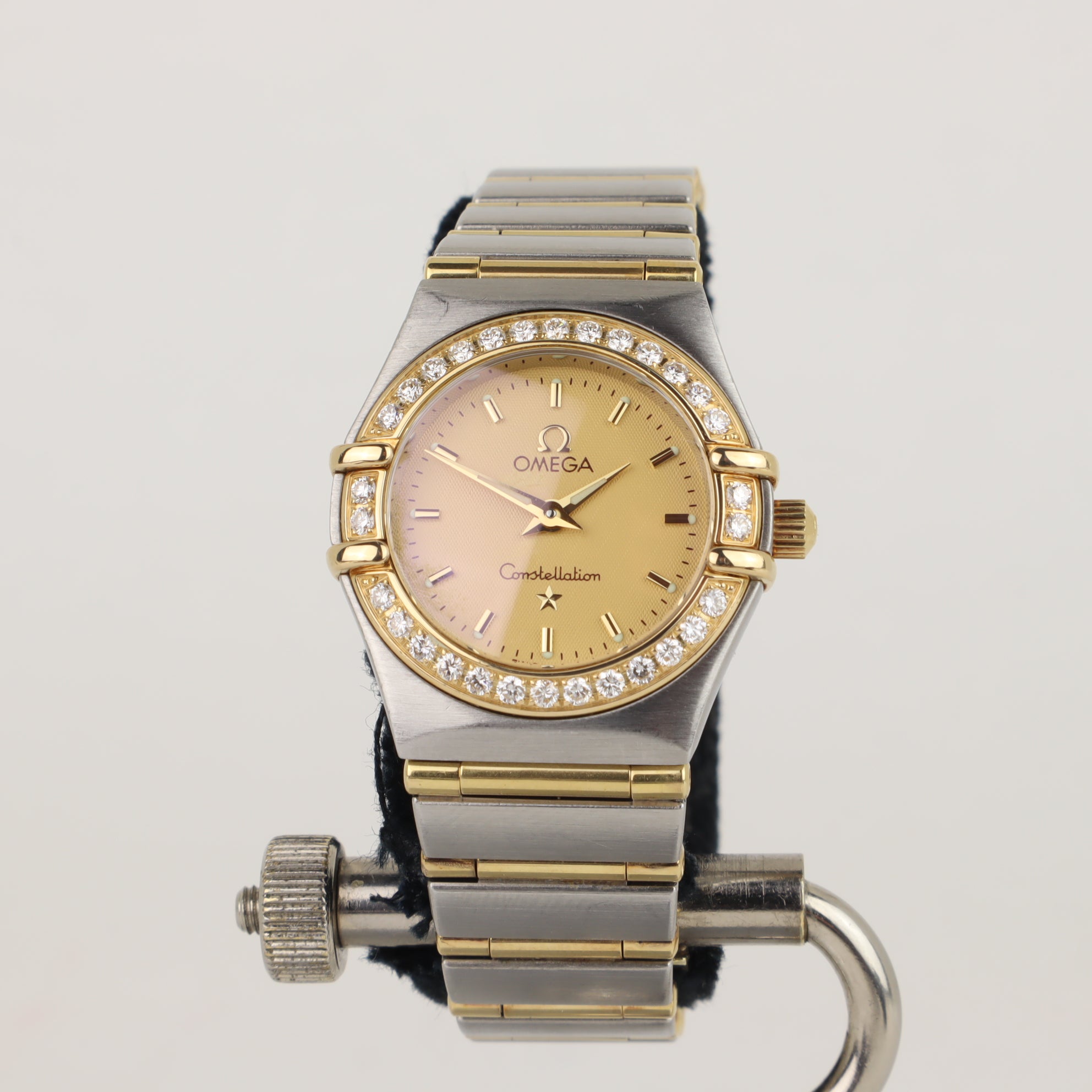 Omega Constellation 1267.10 'Manhattan' Ladies Full Bar 18K Diamond Bezel    | 1998
