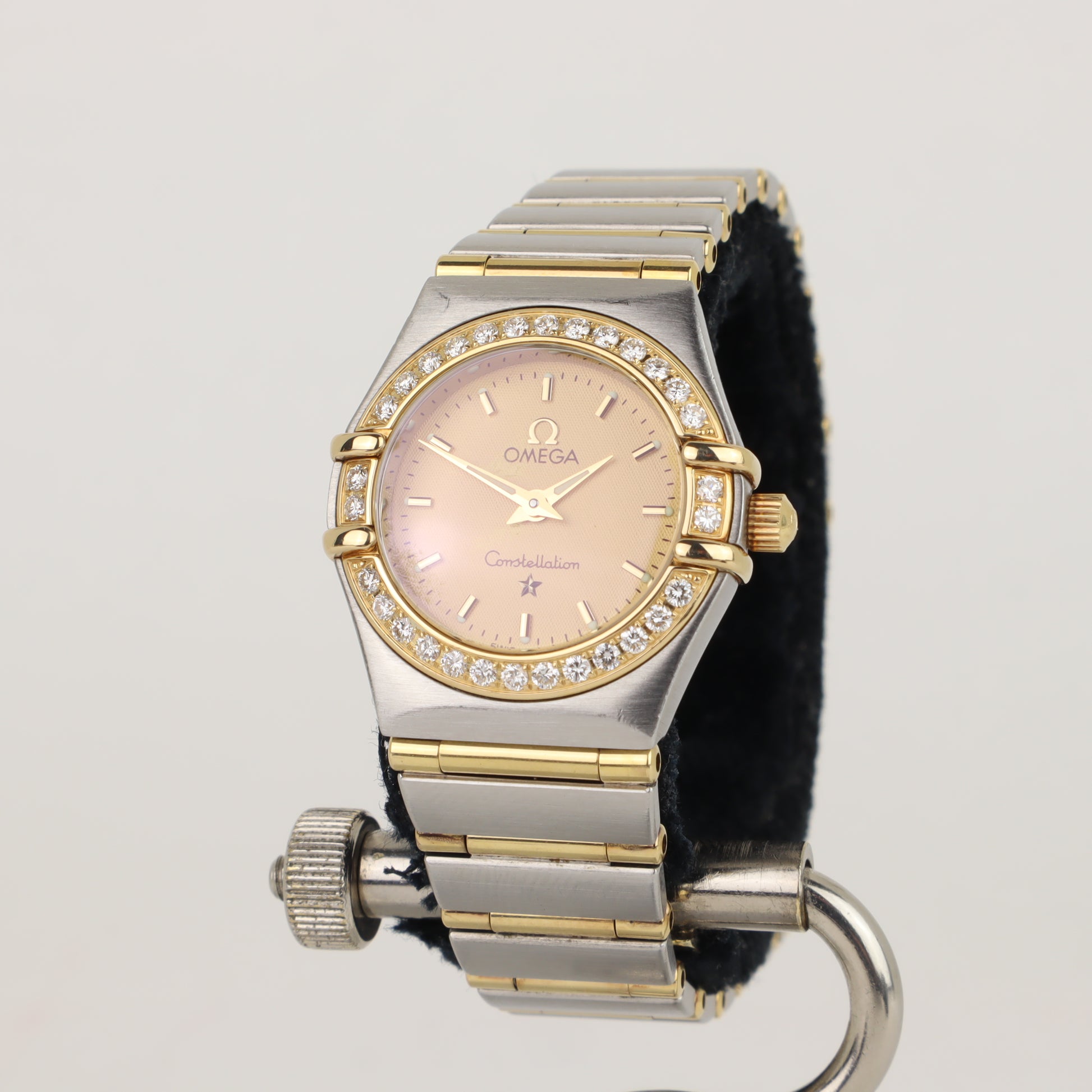Omega Constellation 1267.10 'Manhattan' Ladies Full Bar 18K Diamond Bezel    | 1998