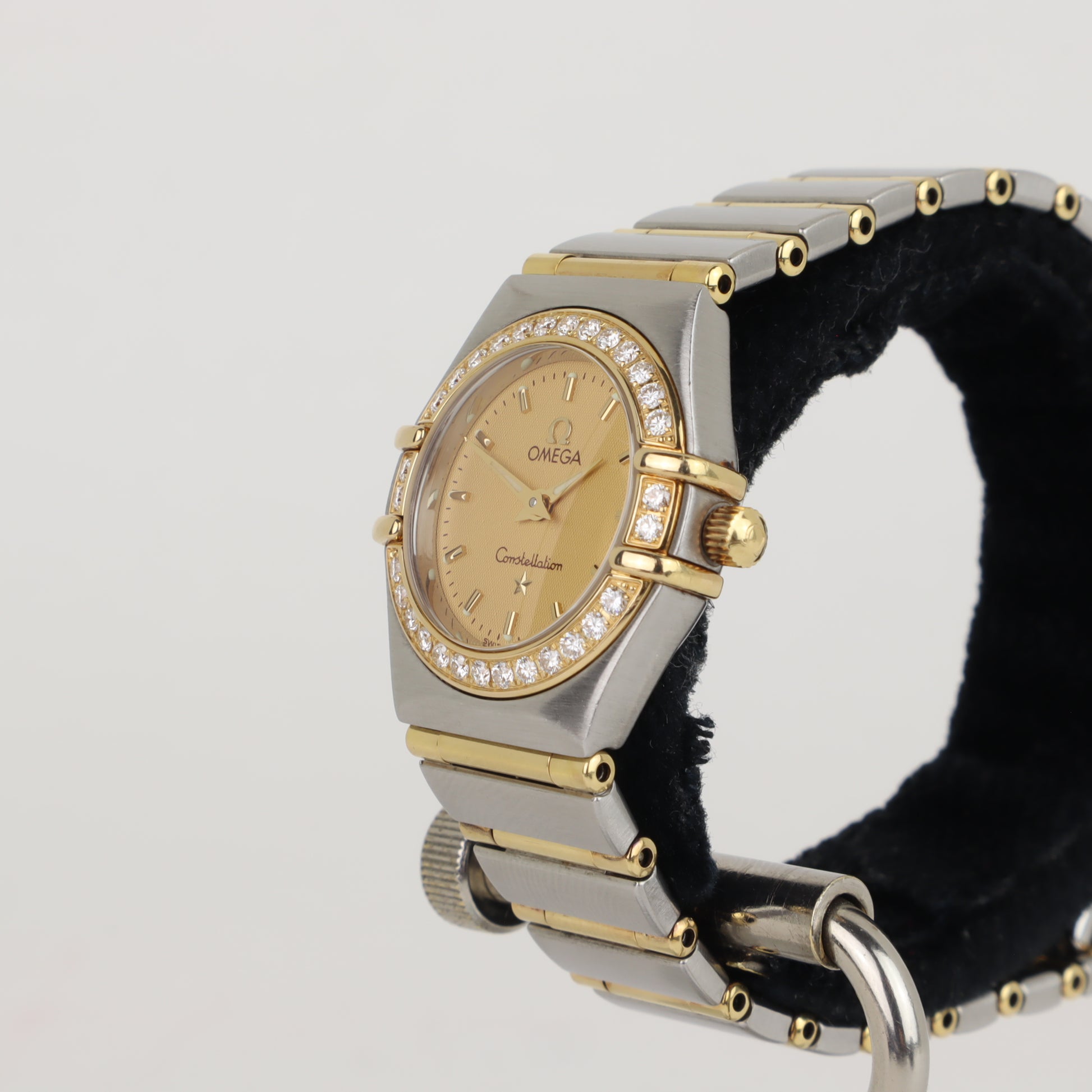 Omega Constellation 1267.10 'Manhattan' Ladies Full Bar 18K Diamond Bezel    | 1998