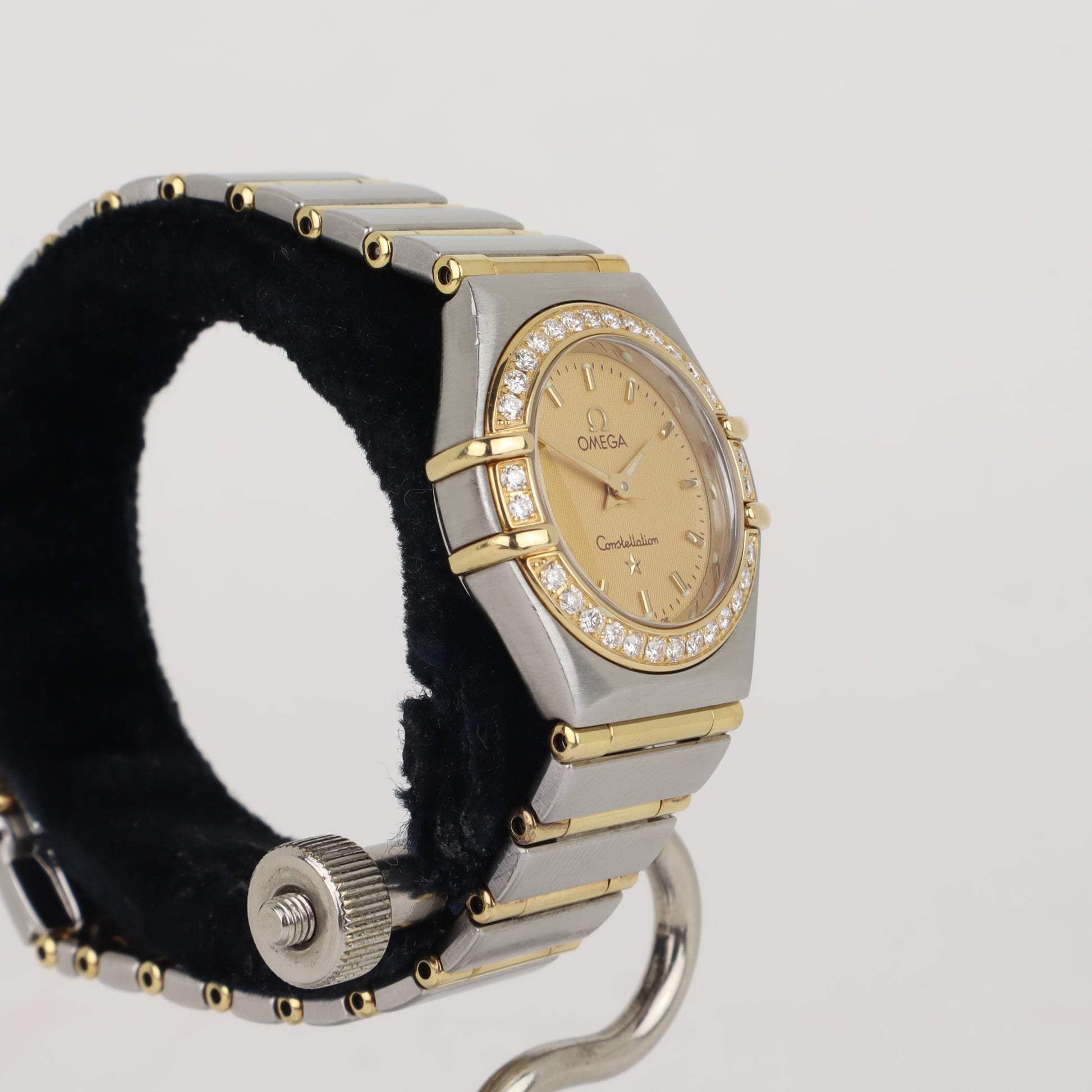 Omega Constellation 1267.10 'Manhattan' Ladies Full Bar 18K Diamond Bezel    | 1998