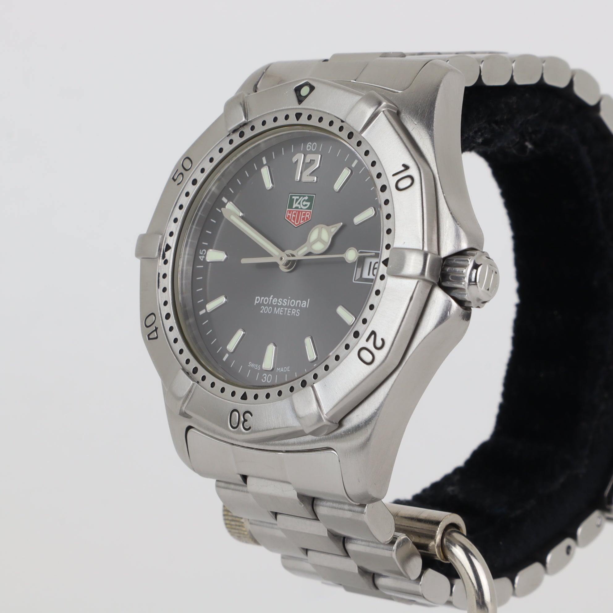 TAG Heuer Professional 2000 WK1115腕時計 TAG Heuer 2000 WK1115-0 | 1999 – B&O Watches