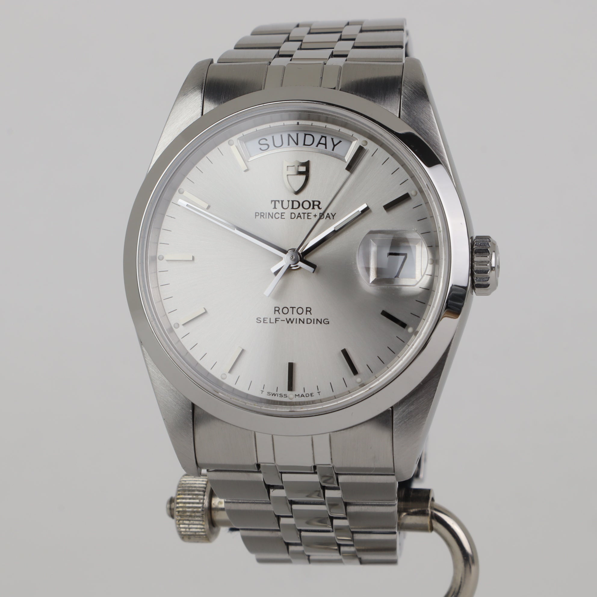 Tudor Prince Date + Day 76200   | Serviced  | 2000