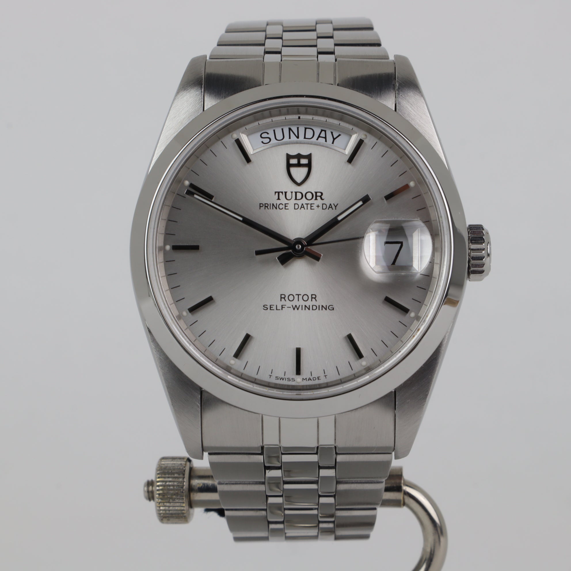 Tudor Prince Date + Day 76200   | Serviced  | 2000