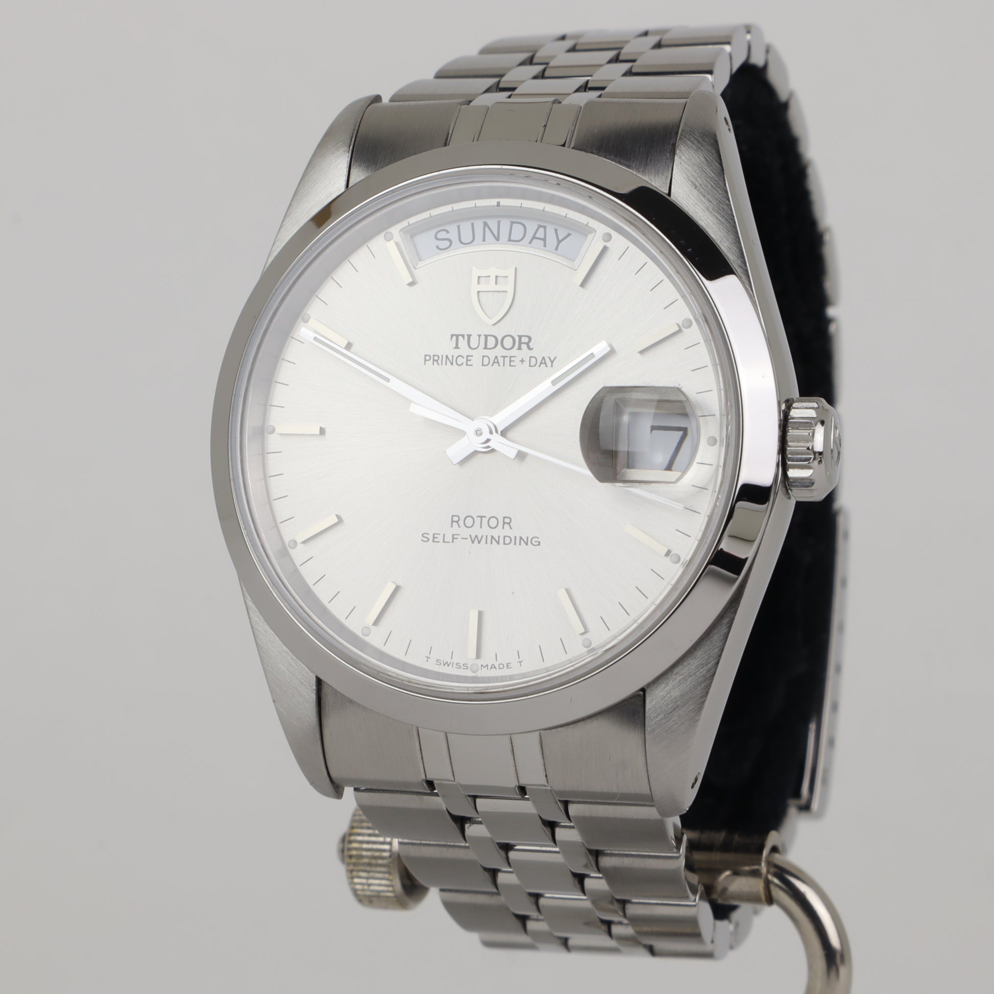 Tudor Prince Date + Day 76200   | Serviced  | 2000