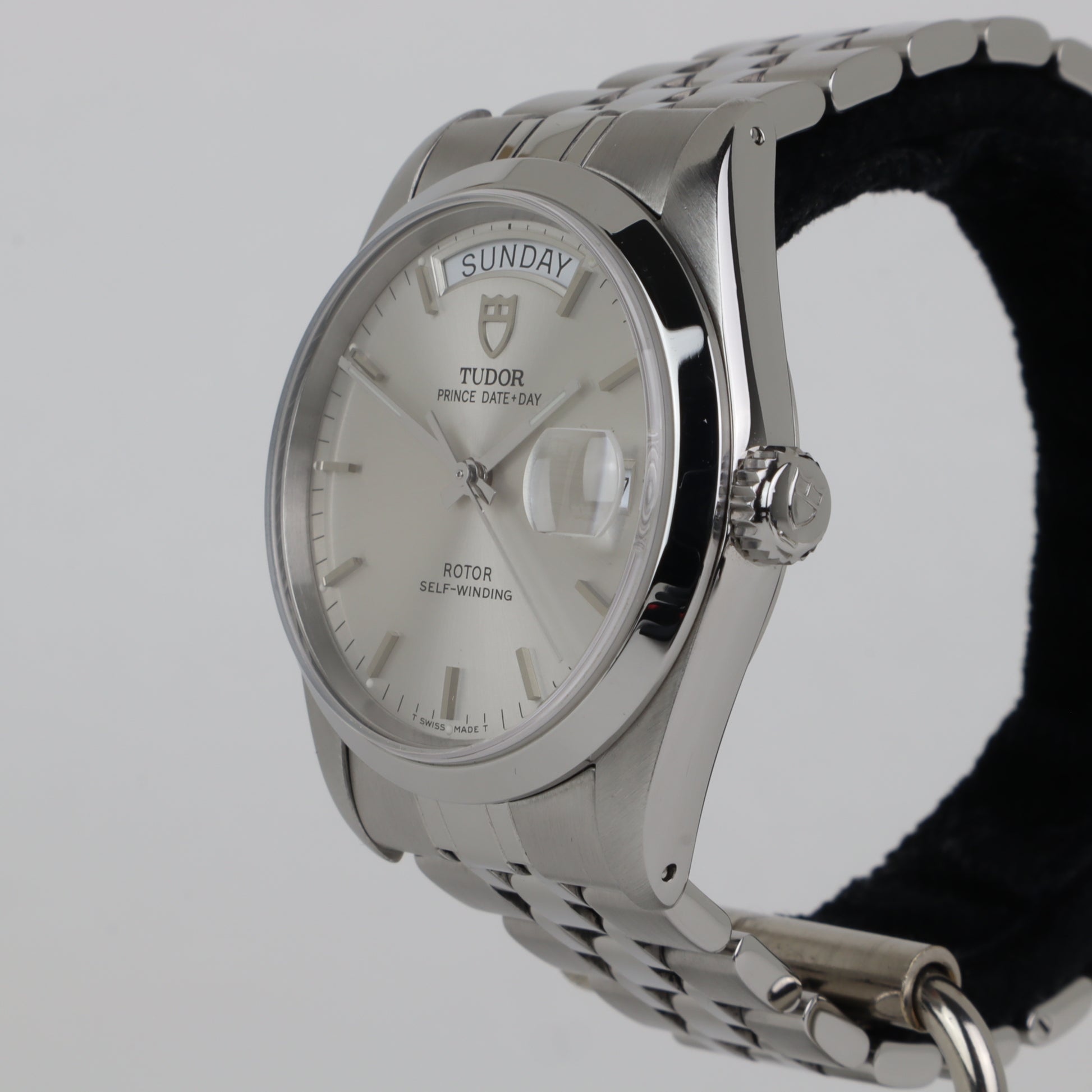 Tudor Prince Date + Day 76200   | Serviced  | 2000