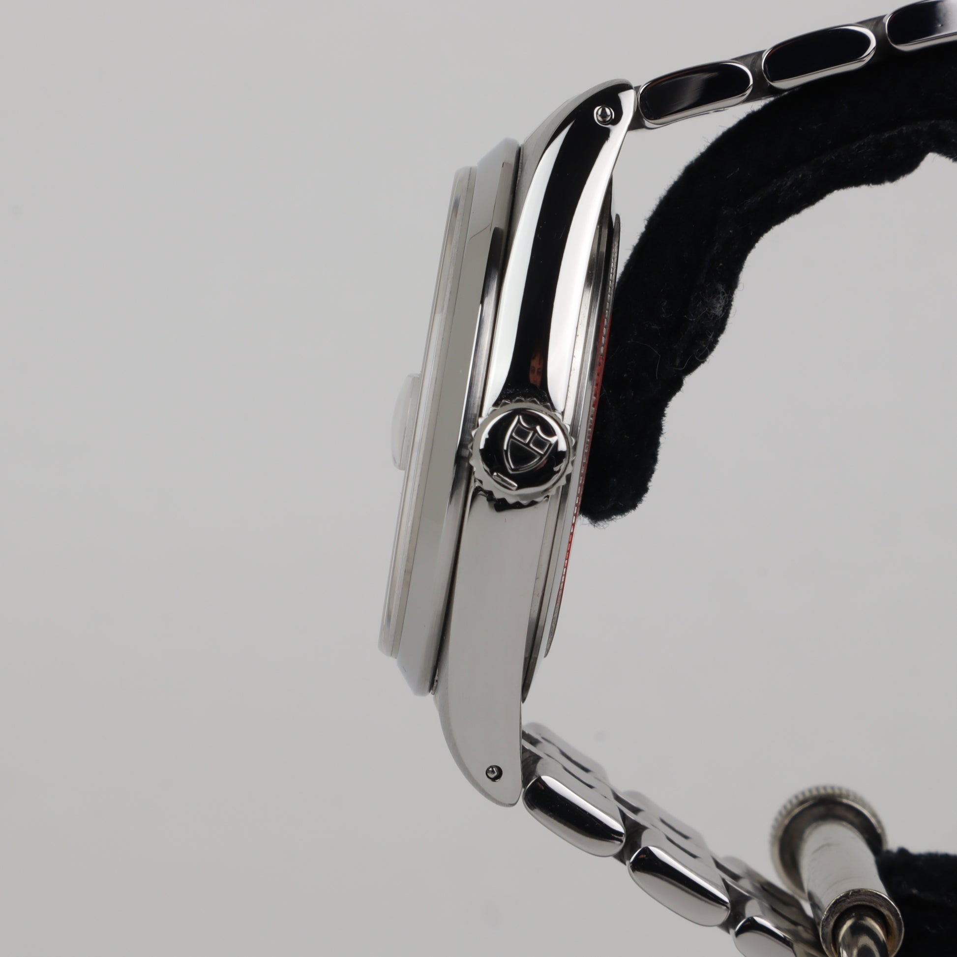 Tudor Prince Date + Day 76200   | Serviced  | 2000