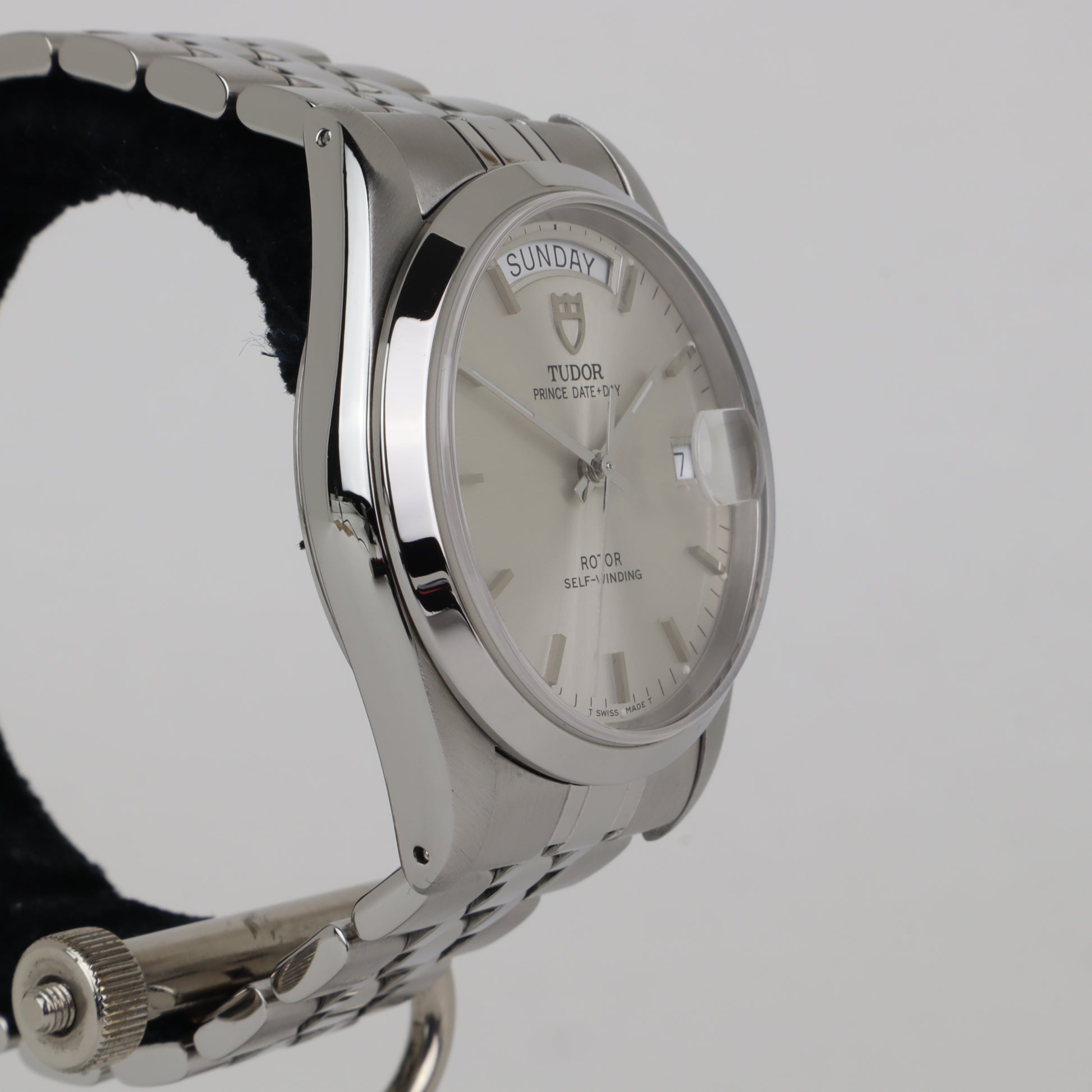 Tudor Prince Date + Day 76200   | Serviced  | 2000