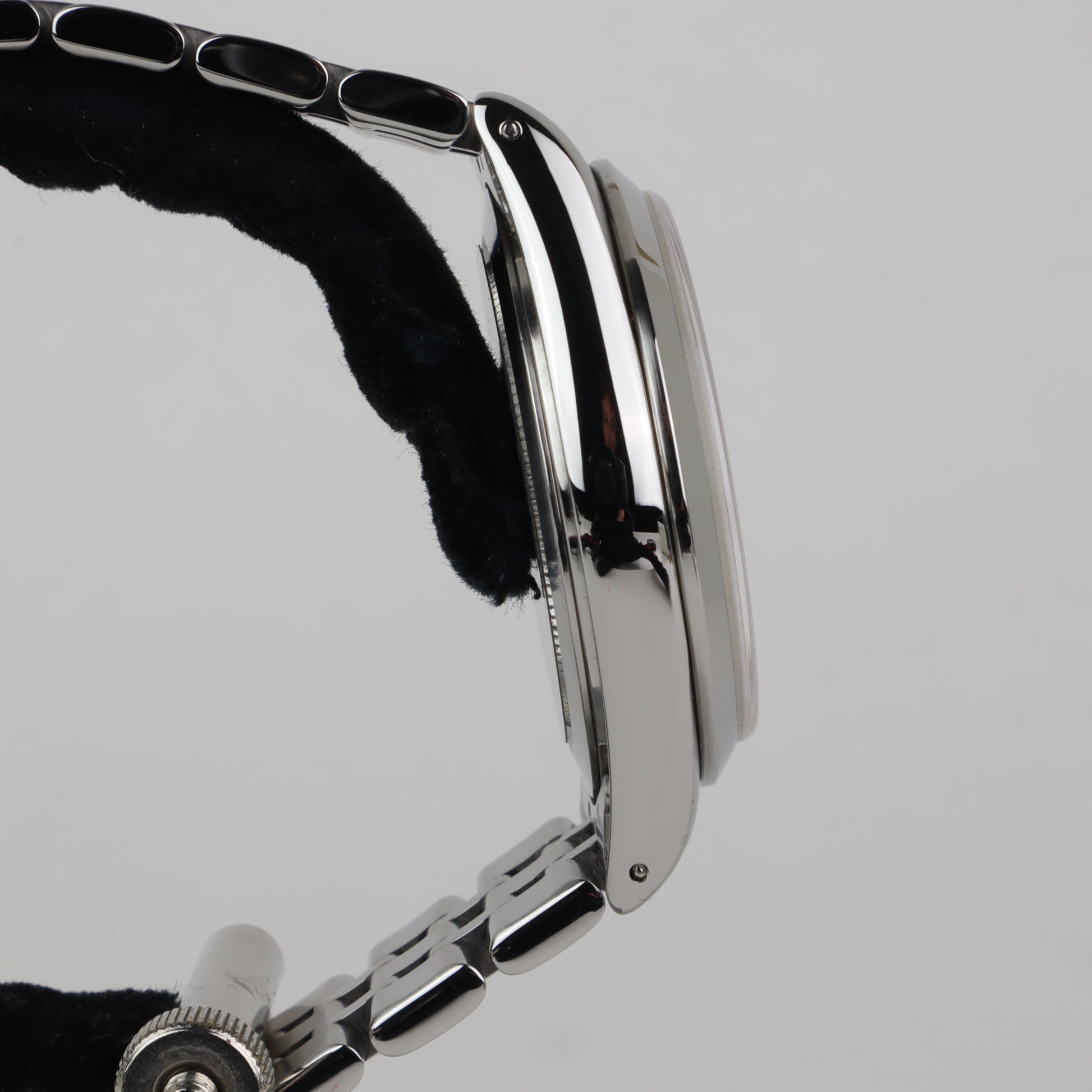 Tudor Prince Date + Day 76200   | Serviced  | 2000